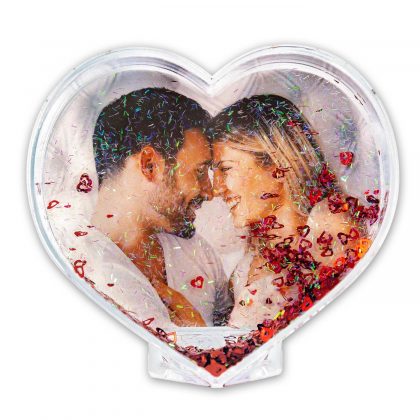 Heart-shaped snowball - Photo love